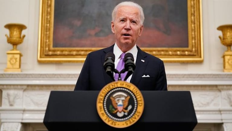 Joe Biden, Präsident der USA, spricht über das neuartige Coronavirus im State Dinning Room des Weißen Hauses.