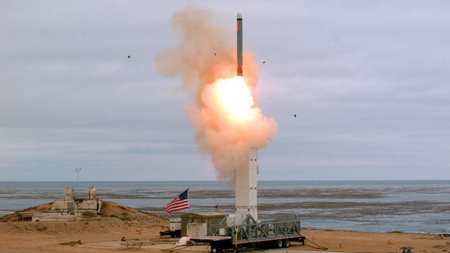 Start eines US-Marschflugkörpers vor der Küste Kaliforniens. Start eines US-Marschflugkörpers vor der Küste Kaliforniens.