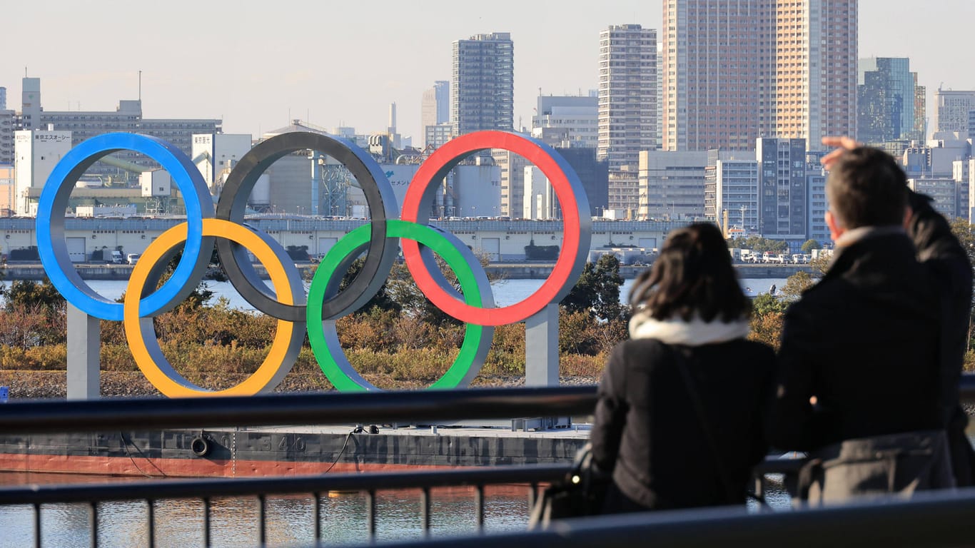 Olympische Ringe vor Tokio: Die Spiele stehen wegen der Corona-Pandemie erneut vor dem Aus.