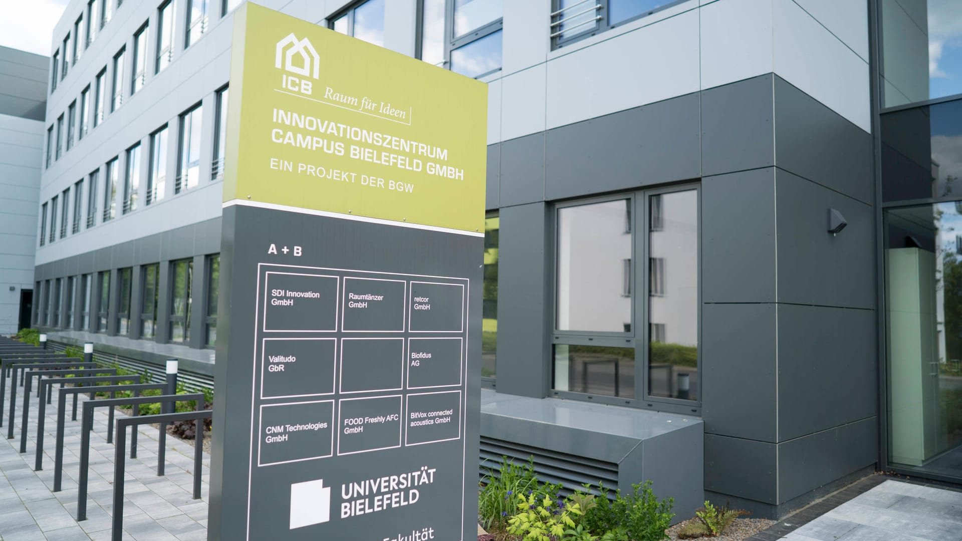 Neubau der Medizinfakultät ICB und neue Fakultät für Medizin an der Universität Bielefeld (Archivbild): Ab dem Wintersemster startet der medizinische Modellstudiengang. Neubau der Medizinfakultät ICB und neue Fakultät für Medizin an der Universität Bielefeld (Archivbild): Ab dem Wintersemster startet der medizinische Modellstudiengang.