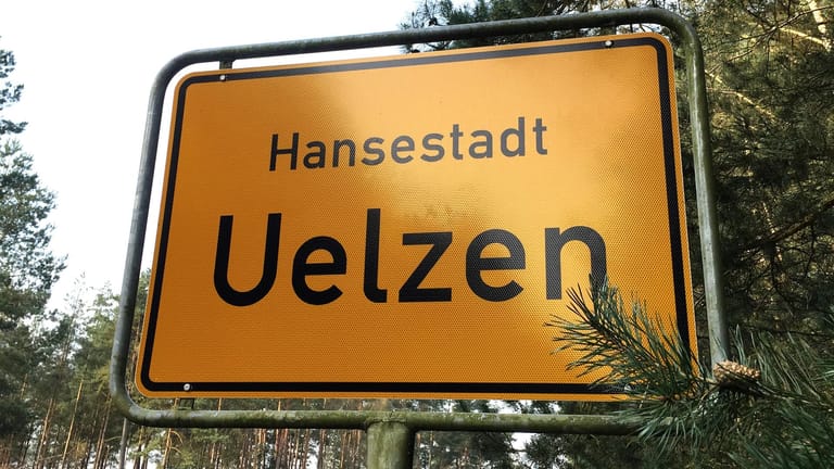 Im Landkreis Uelzen ist die Mitarbeiterin eines Pflegeheims kurze Zeit nach einer Corona-Impfung gestorben. Am Montag teilte die Staatsanwaltschaft mit, dass die Obduktion bei der Todesursache einen Zusammenhang mit der Impfung ausgeschlossen hat.