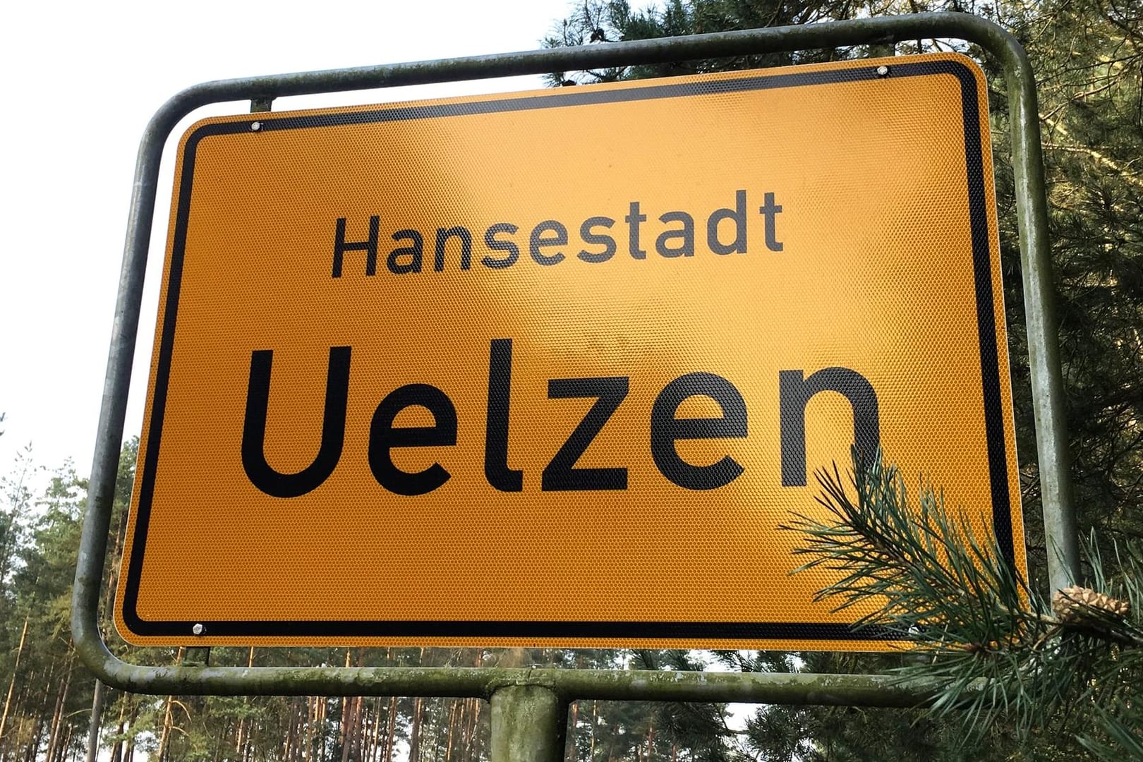 Im Landkreis Uelzen ist die Mitarbeiterin eines Pflegeheims kurze Zeit nach einer Corona-Impfung gestorben. Am Montag teilte die Staatsanwaltschaft mit, dass die Obduktion bei der Todesursache einen Zusammenhang mit der Impfung ausgeschlossen hat.