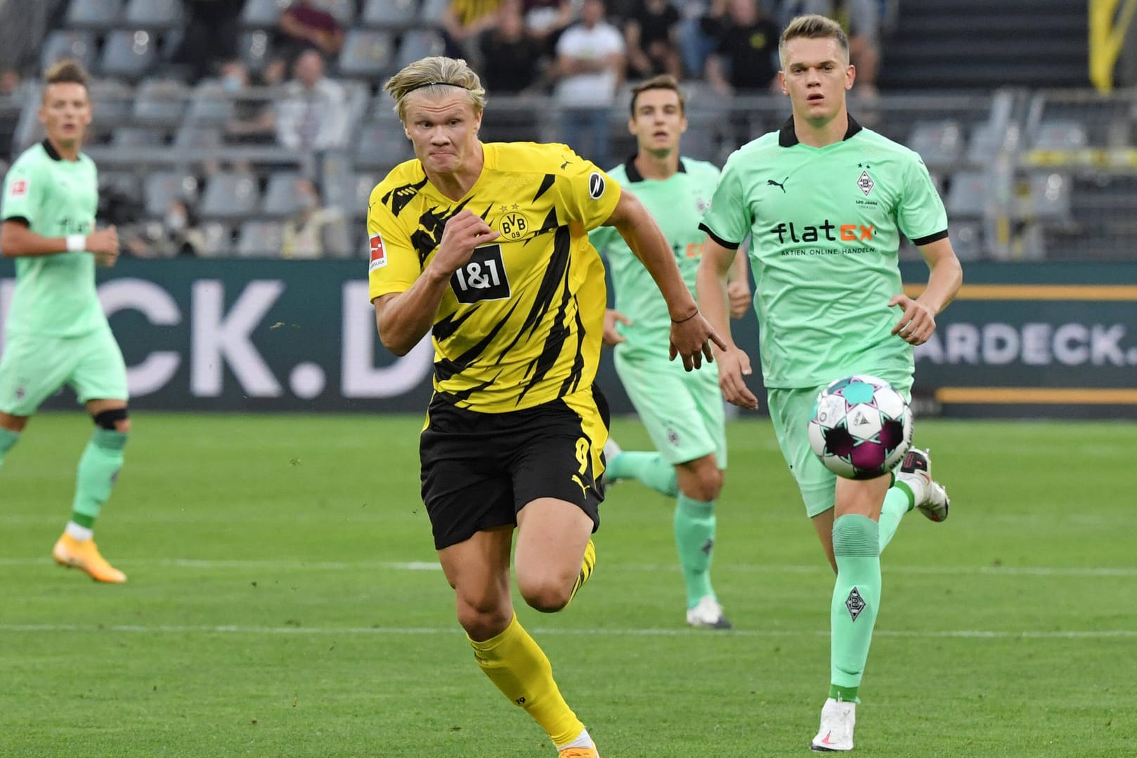 Erling Haaland (li.) und Matthias Ginter (re.): Das Hinspiel entschieden die Dortmunder für sich.