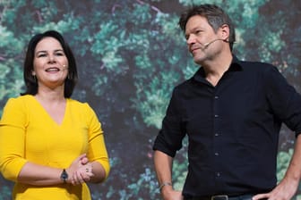 Annalena Baerbock und Robert Habeck: Die Schwarz-Grün-Dementis der Grünen-Chefs klingen immer lustloser, schreibt Autor Ulrich Schulte.