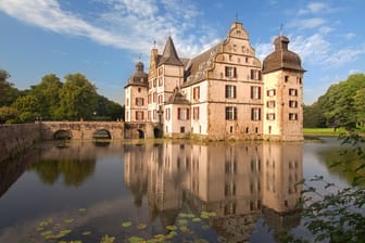 Schloss Bodelschwingh in Dortmund: Das Bauwerk ist ein alter Adlerssitz im Stil der Renaissancezeit.