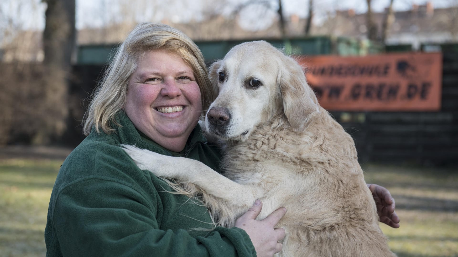 Katja Krauß: Sie ist staatlich anerkannte Hundesachverständige und Hundetrainerin.