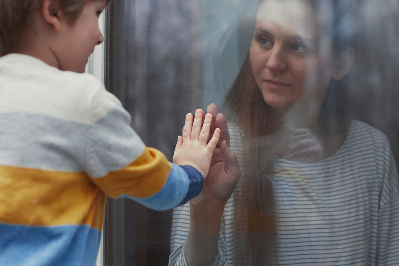 Corona in der Familie: Gibt es einen Infektionsfall, müssen sich Mutter oder Vater häufig vom Rest der Familie isolieren.