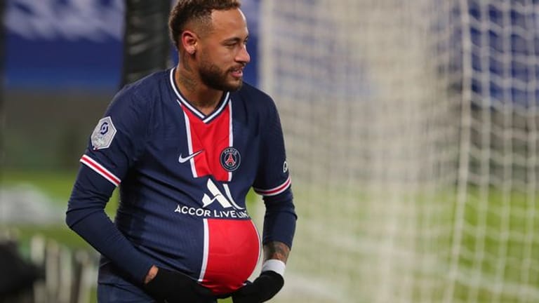 Neymar von Paris Saint-Germain jubelt nach seinem Tor zum 2:0 gegen Montpellier.