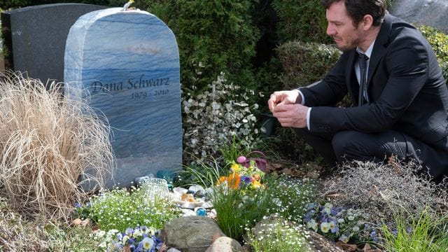 Alex Schwarz (Felix Klare) saß unschuldig für den Mord an seiner Frau im Gefängnis.