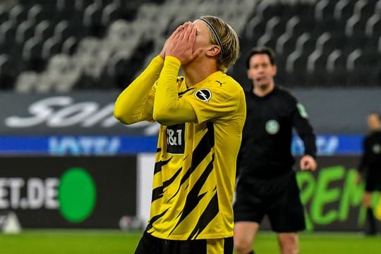 Dortmunds Erling Haaland reagiert enttäuscht nach dem Spiel.