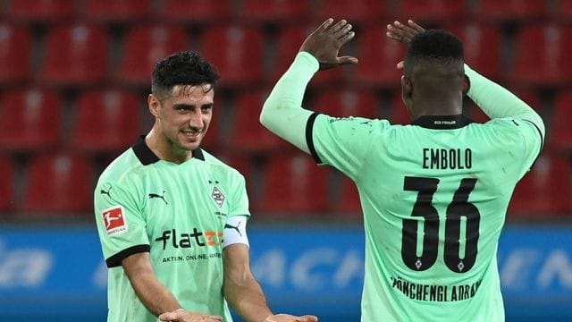 Nimmt Breel Embolo (r) in die Pflicht: Gladbach-Kapitän Lars Stindl. Nimmt Breel Embolo (r) in die Pflicht: Gladbach-Kapitän Lars Stindl.