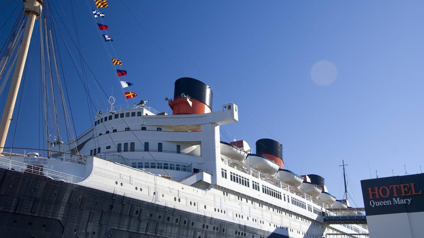 Die Queen Mary in Long Beach im Jahr 2000 (Symbolbild): Der Betreiber des schwimmenden Hotels hat Insolvenz angemeldet.