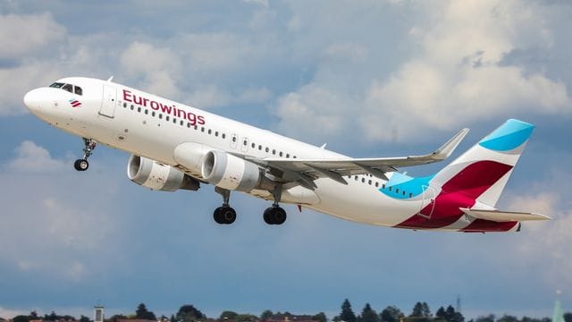 Ein Flugzeug der deutschen Fluggesellschaft Eurowings Ein Flugzeug der deutschen Fluggesellschaft Eurowings