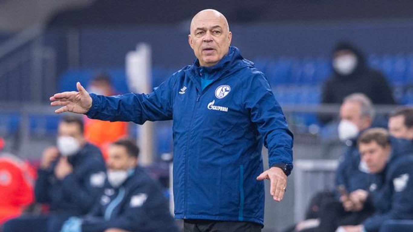 Gibt sich trotz bedrohlicher Lage optimistisch Schalke-Coach Christian Gross.