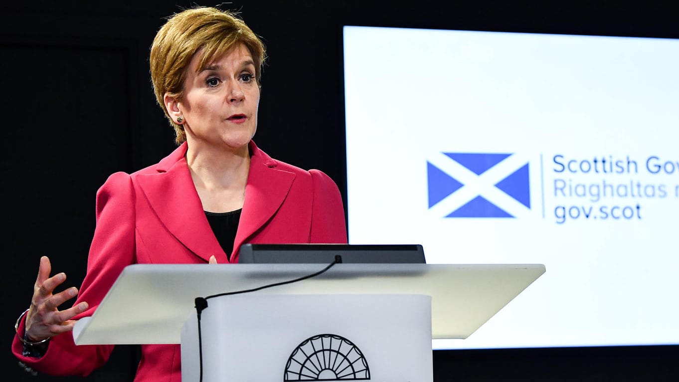 Nicola Sturgeon: Schottlands Regierungschefin erhält für ihren Vorstoß scharfe Kritik von der Regierung in London: Nicola Sturgeon: Schottlands Regierungschefin erhält für ihren Vorstoß scharfe Kritik von der Regierung in London: