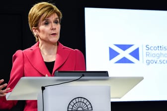Nicola Sturgeon: Schottlands Regierungschefin erhält für ihren Vorstoß scharfe Kritik von der Regierung in London: