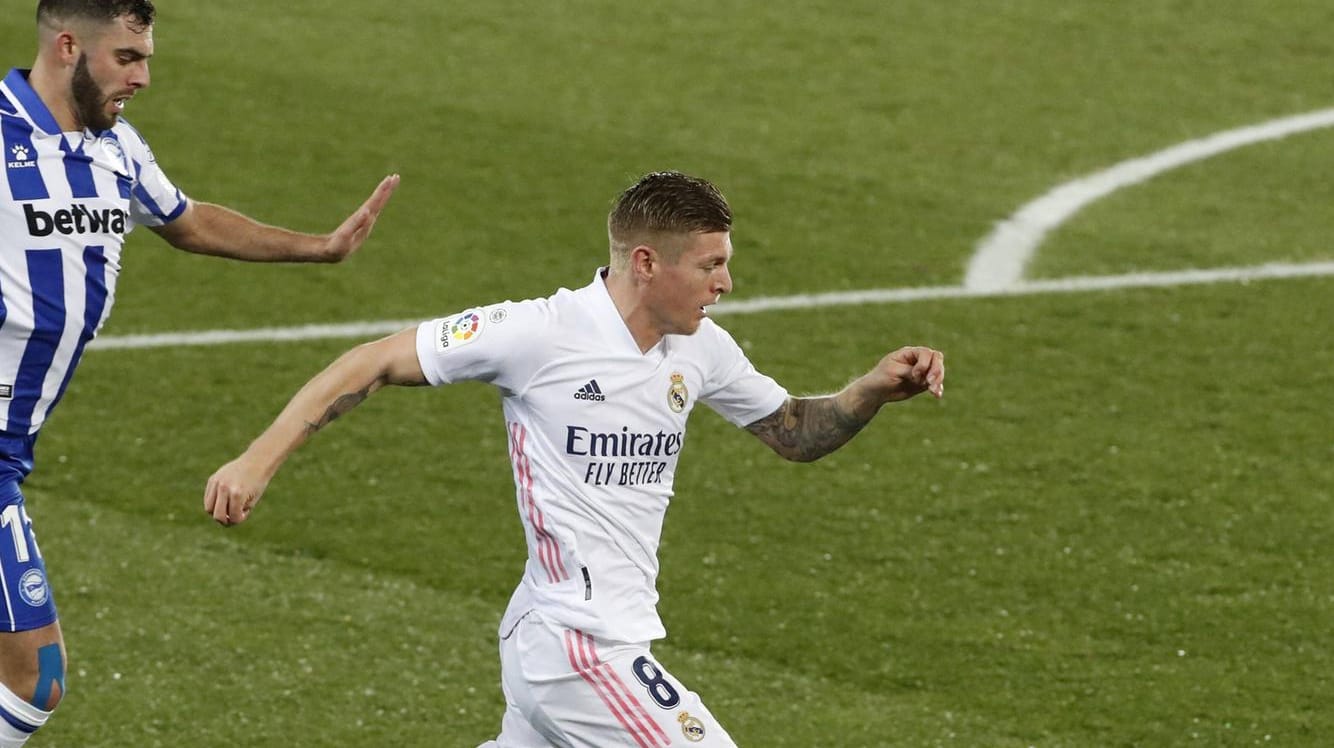 Toni Kroos (re.): Der DFB-Nationalspieler glänzte für Real Madrid gegen Deportivo Alaves. Toni Kroos (re.): Der DFB-Nationalspieler glänzte für Real Madrid gegen Deportivo Alaves.