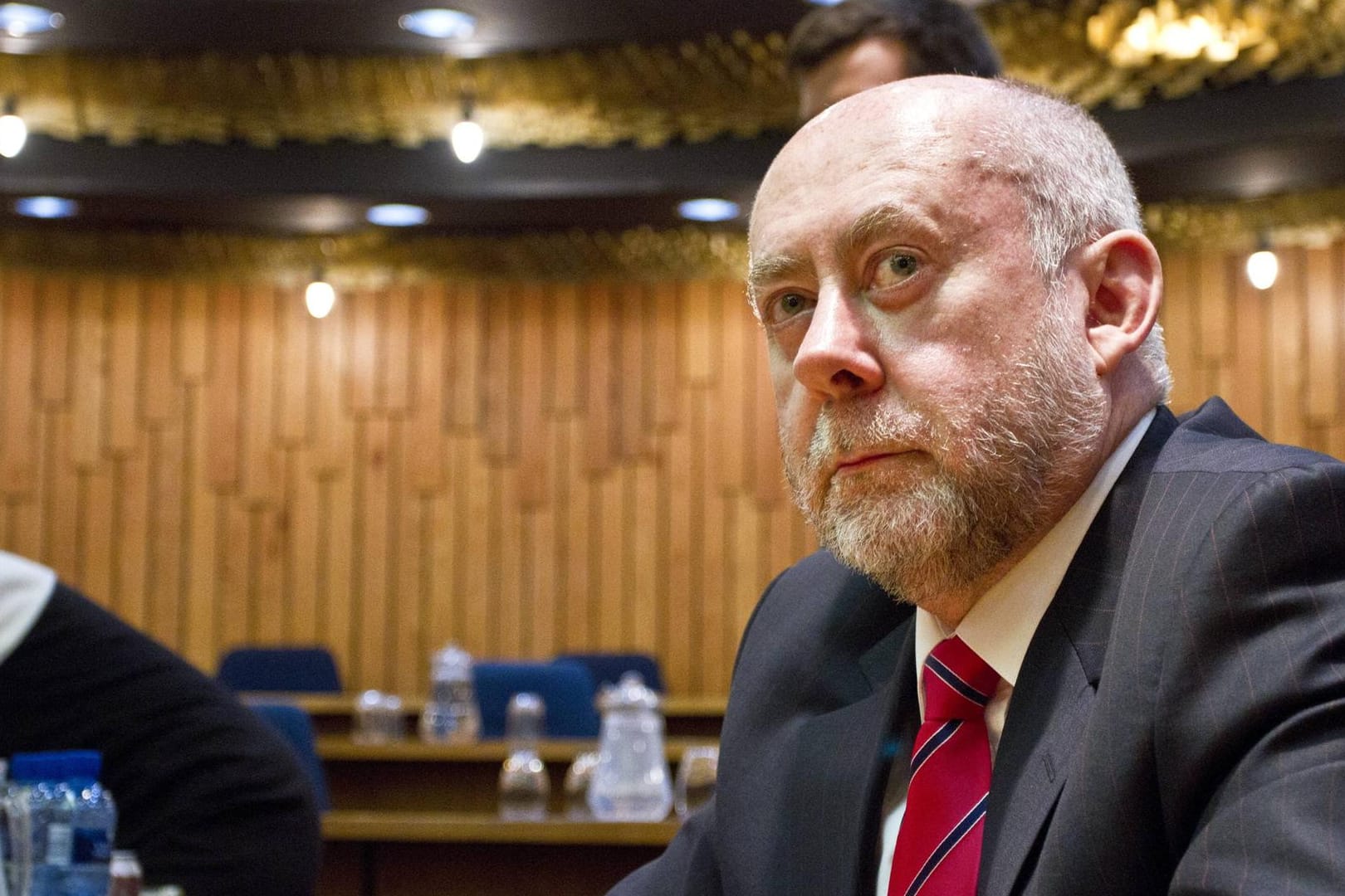 Der Arzt Wouter Basson während einer Gerichtsverhandlung in Pretoria (Archivbild). Die südafrikanische Presse nannte ihn "Dr. Tod". Jetzt kam heraus, dass der Herzspezialist wieder in einem Krankenhaus arbeitet.