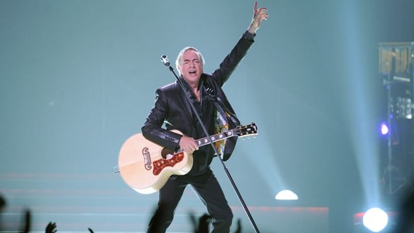 Neil Diamond 2011 bei einem Konzert in Berlin.
