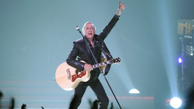 Neil Diamond 2011 bei einem Konzert in Berlin.