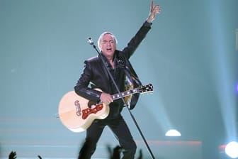Neil Diamond 2011 bei einem Konzert in Berlin.