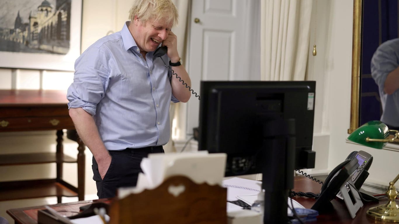 Der britische Premierminister Boris Johnson spricht am Telefon mit US-Präsident Joe Biden. Themen waren der Klimawandel, ein Handelsabkommen und die Nato.