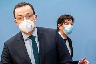 Gesundheitsminister Jens Spahn und Christian Drosten, Chef-Virologe der Charité Berlin, stehen Rede und Antwort zur aktuellen Lage in der Corona-Pandemie.