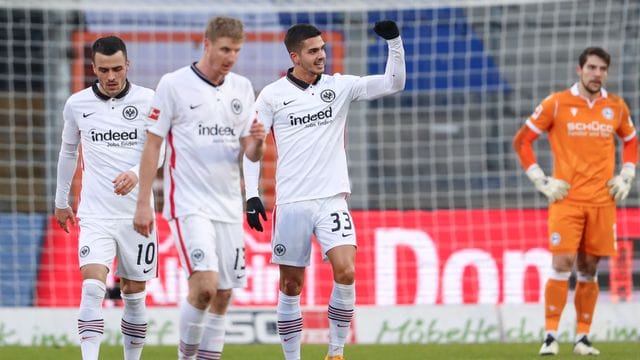 Die Frankfurter um Filip Kostic (r) brillierten in Bielefeld.