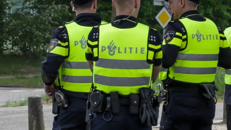 Polizisten in den Niederlanden: Die Festnahme erfolgte in Europa, auf Drängen Australiens.