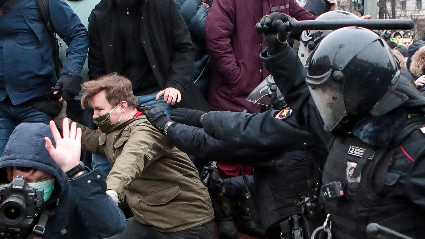 Moskau: Allein in der russischen Hauptstadt nahm die Polizei 1320 Menschen fest.