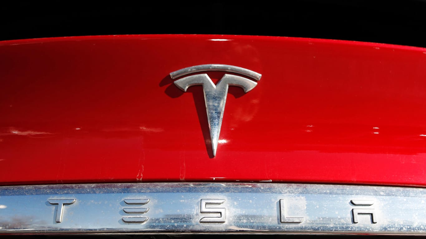 Tesla Model X (Archivbild): Das Unternehmen von Elon Musk hat Probleme mit Touchscreens.
