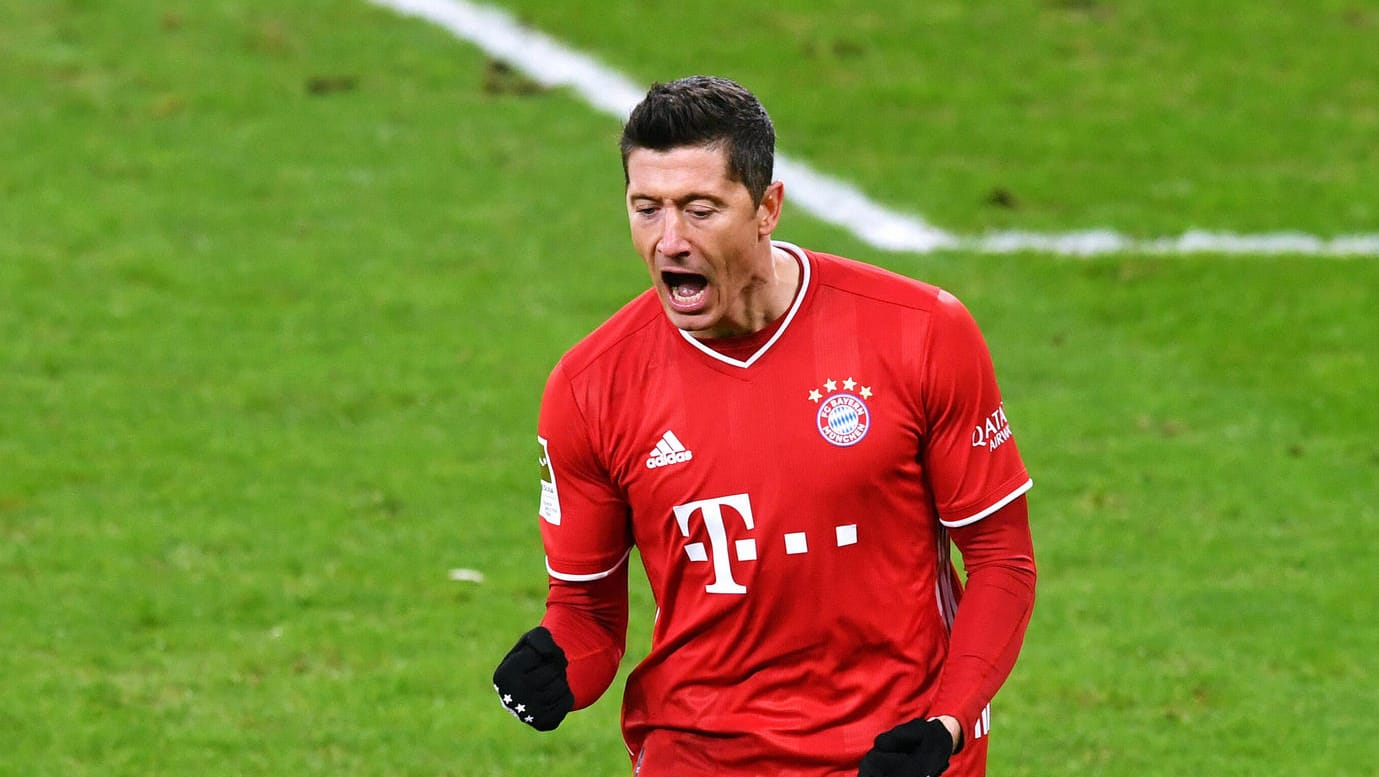 Robert Lewandowski: Der Bayern-Stürmer traf zum elften Mal in Folge gegen Schalke. Robert Lewandowski: Der Bayern-Stürmer traf zum elften Mal in Folge gegen Schalke.