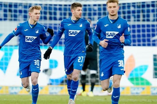 Hoffenheims Andrej Kramaric (M) hat Ivica Olic als erfolgreichsten kroatischen Bundesliga-Torschützen überholt.