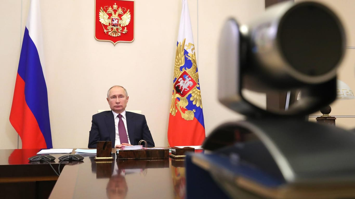 Wladimir Putin während einer Videokonferenz in seiner Residenz nahe Moskau.