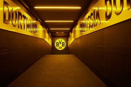 Borussia Dortmund hat sich in der Corona-Krise mit seinen Profis auf einen weiteren Gehaltsverzicht geeinigt.