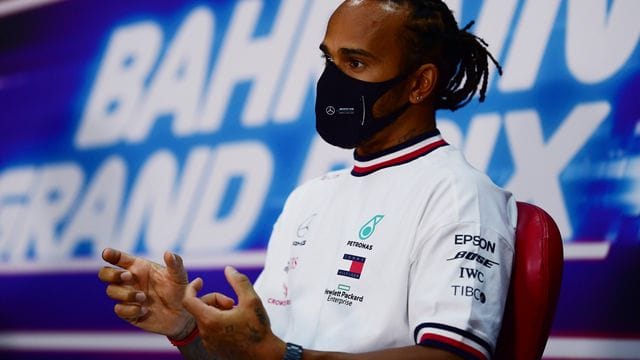 Lewis Hamilton hat noch keinen neuen Vertrag bei Mercedes unterschrieben. Lewis Hamilton hat noch keinen neuen Vertrag bei Mercedes unterschrieben.