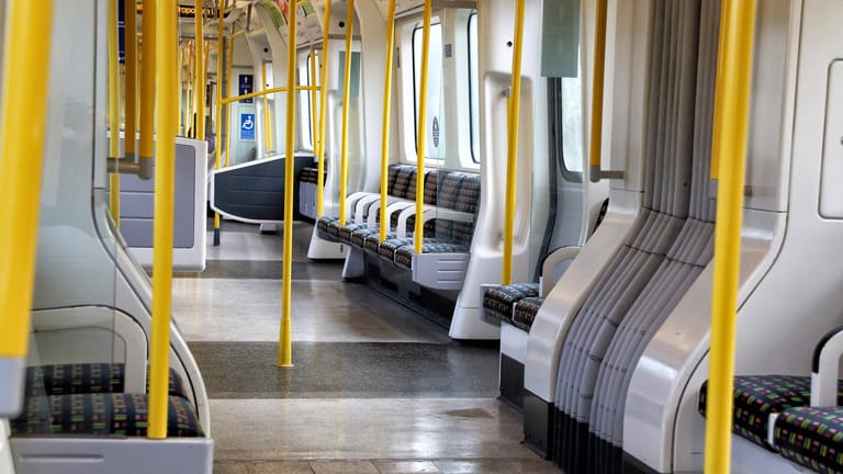 Leere U-Bahn in London: Die Briten haben ihre Mobilität im mittlerweile dritten Lockdown stark eingeschränkt.