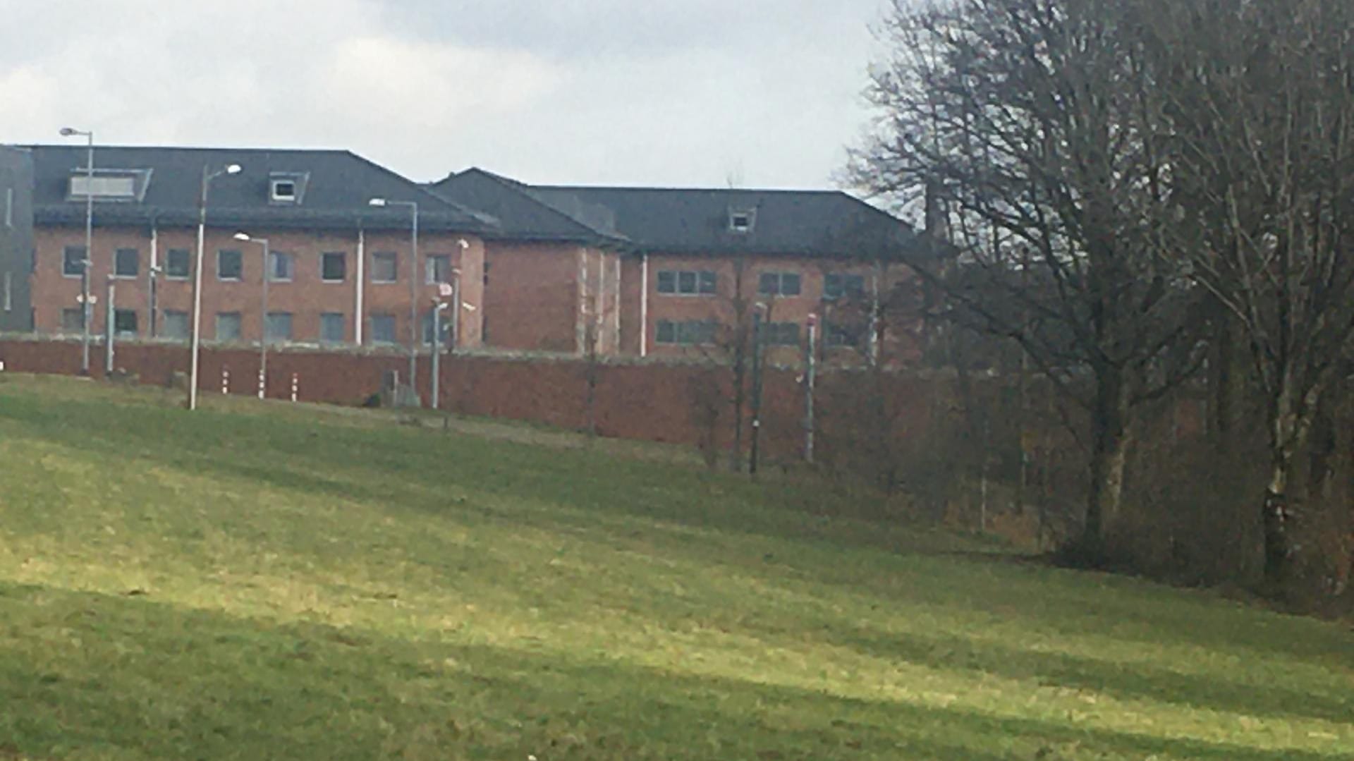 Blick auf die Grünflache in der Parkstraße: Hier soll eine Klinik entstehen.