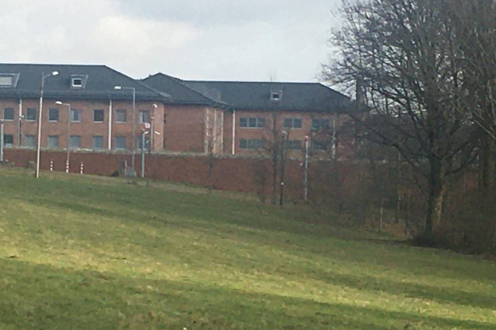 Blick auf die Grünflache in der Parkstraße: Hier soll eine Klinik entstehen.