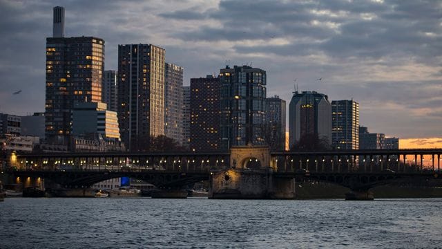 Das Pariser Geschäftsviertel Beaugrenelle an der Seine. Das Pariser Geschäftsviertel Beaugrenelle an der Seine.
