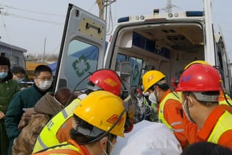 Bergung an der Hushan-Mine: Die Männer waren seit 10. Januar verschüttet.