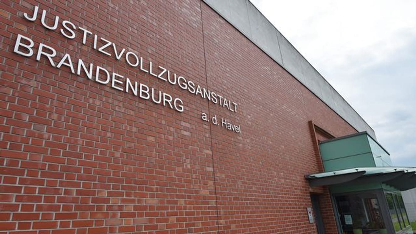 Die Justizvollzugsanstalt in Brandenburg an der Havel: Seit dem Wochenende fehlt hier ein 41-Jähriger.