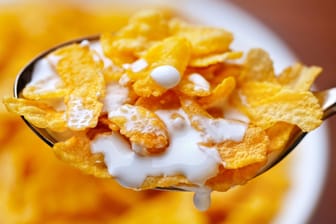 Cornflakes: In ihnen steckt oft Acrylamid. Der chemische Stoff kann beim Trocknen der Flakes unter Hitze entstehen.