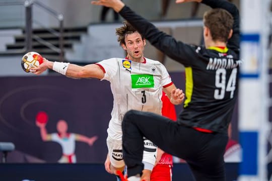 Uwe Gensheimer (l) kam mit Deutschlands Handballern nicht über ein Remis gegen Polen hinaus.