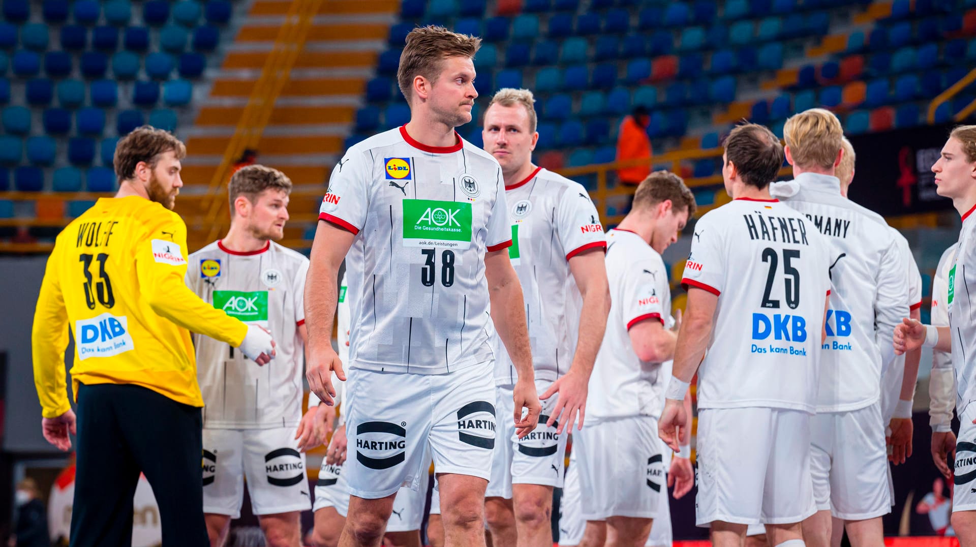 Enttäuschung: Die DHB-Profis nach dem Unentschieden gegen Polen, das das schlechteste Abschneiden einer deutschen Handball-Nationalmannschaft bei einer WM bedeutete.