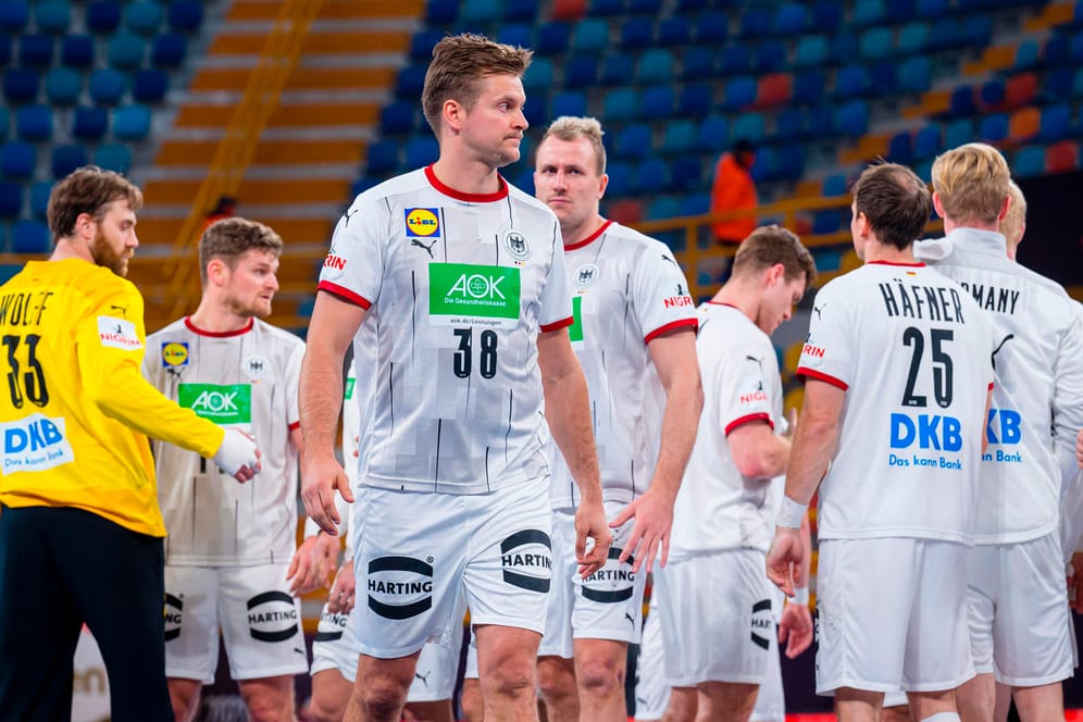 Enttäuschung: Die DHB-Profis nach dem Unentschieden gegen Polen, das das schlechteste Abschneiden einer deutschen Handball-Nationalmannschaft bei einer WM bedeutete.