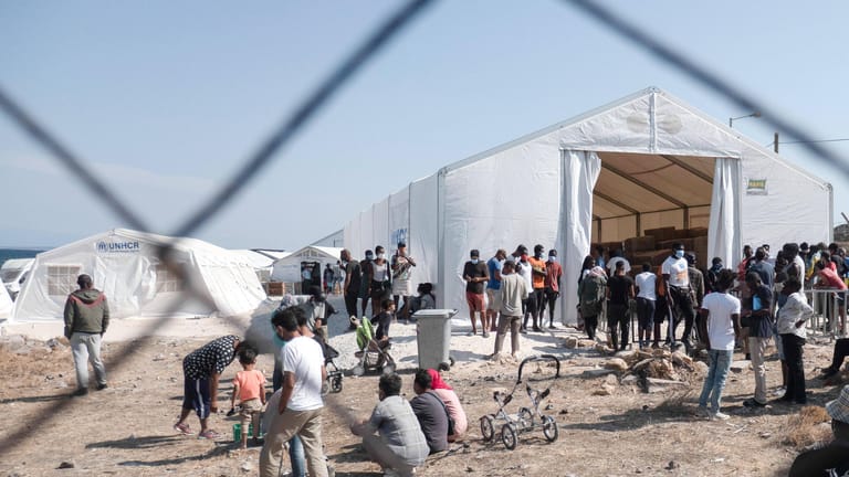 Flüchtlinge in einem Lager auf Lesbos in Griechenland. Der Druck auf die EU wächst, was weitere Migranten angeht, sagen Experten.
