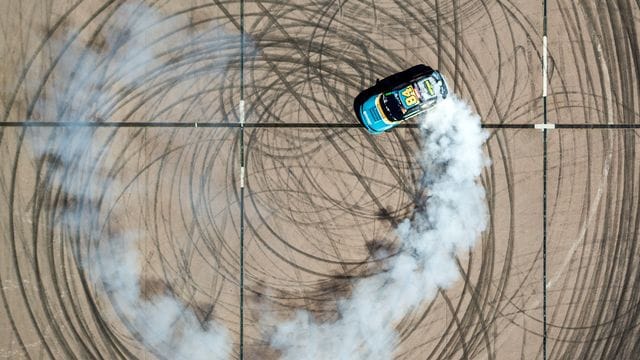 Max Heidrich, professioneller Driftfahrer, steuert im Rahmen einer Vorführung seinen Rennwagen durch die Baggerstadt Ferropolis in Sachsen-Anhalt. Max Heidrich, professioneller Driftfahrer, steuert im Rahmen einer Vorführung seinen Rennwagen durch die Baggerstadt Ferropolis in Sachsen-Anhalt.