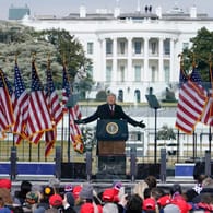 Donald Trump heizt ein: Bei einer Rede am 6. Januar forderte er seine Anhänger dazu auf, zum Kapitol zu gehen.