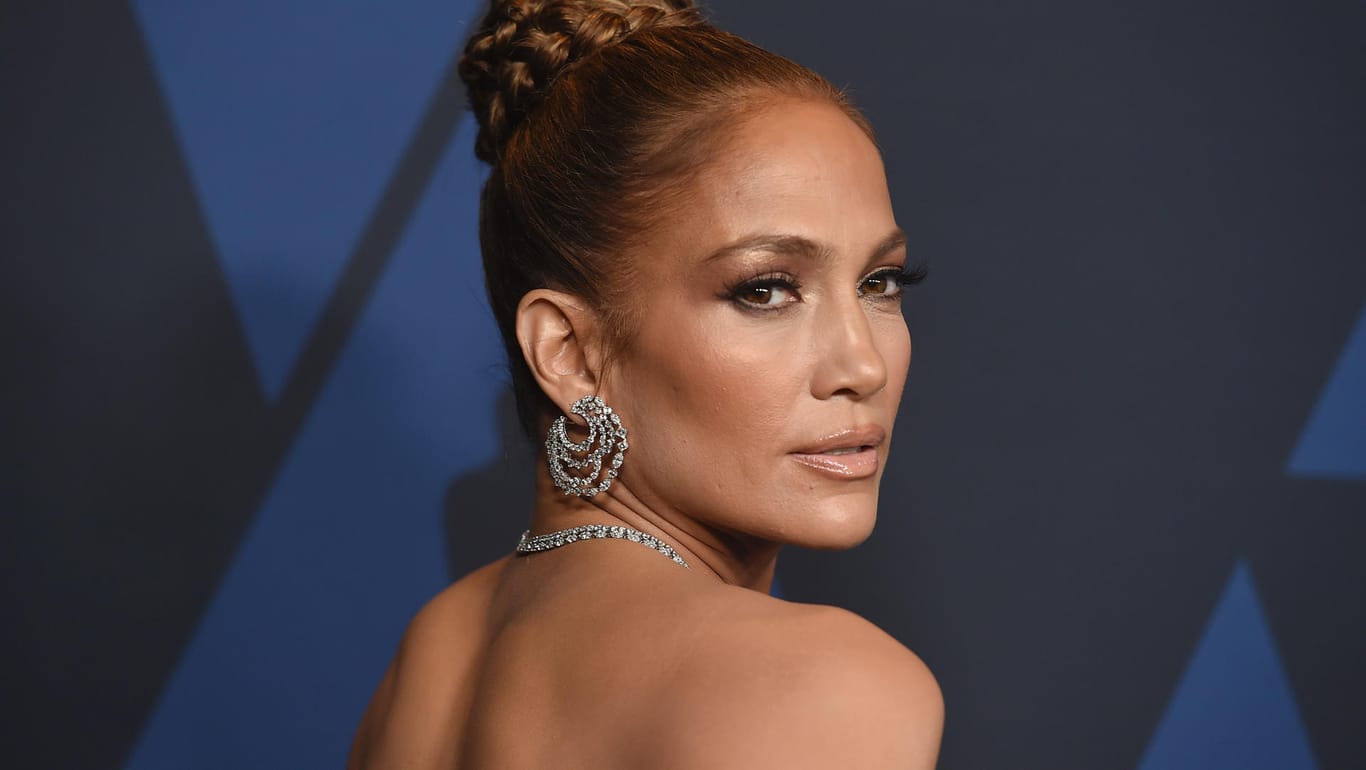Jennifer Lopez: Die Sängerin hat Kritik gekontert, sie gehe nicht ehrlich mit den Alterserscheinungen ihrer Haut um.